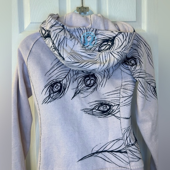 Lululemon Scuba Hoodie, blush pink with navy peacock feather pattern, size 2 - Picture 6 of 7